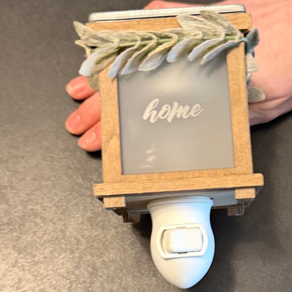 Rustic Wooden Night Light with Leaf Accent candle warmer